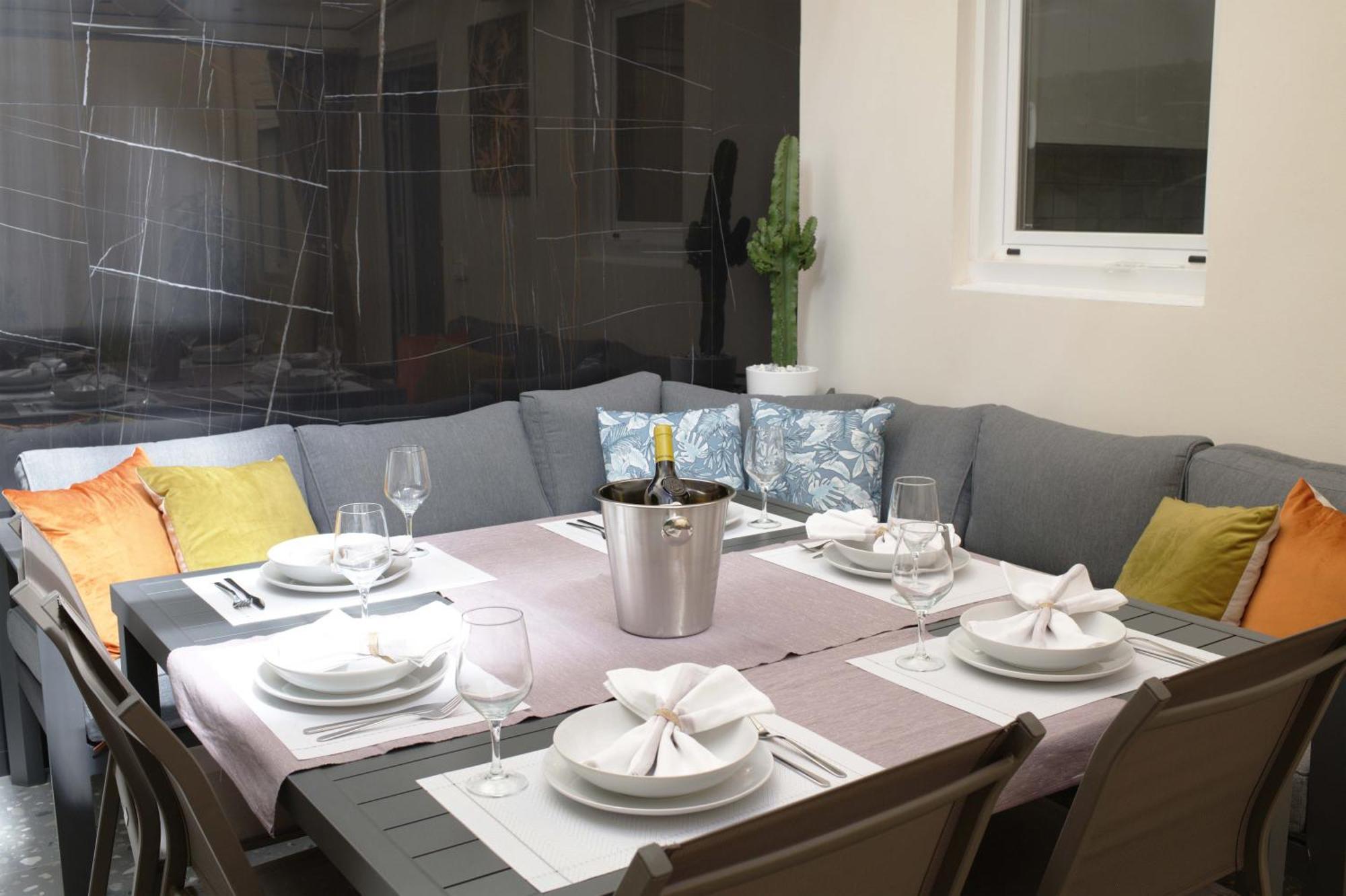 Boutique Plaza Catalonia Suites Cornella Cornellà de Llobregat Buitenkant foto