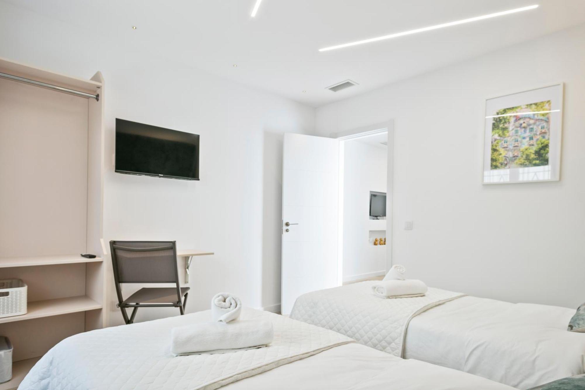 Boutique Plaza Catalonia Suites Cornella Cornellà de Llobregat Buitenkant foto
