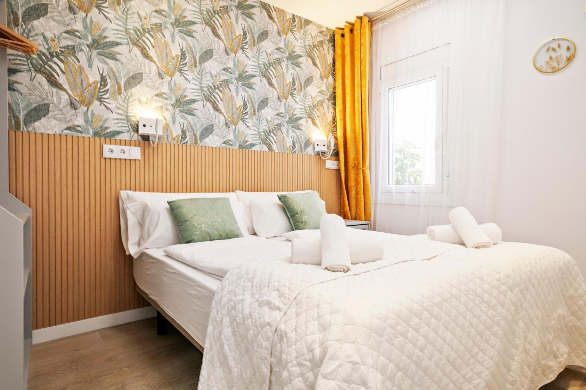 Boutique Plaza Catalonia Suites Cornella Cornellà de Llobregat Buitenkant foto