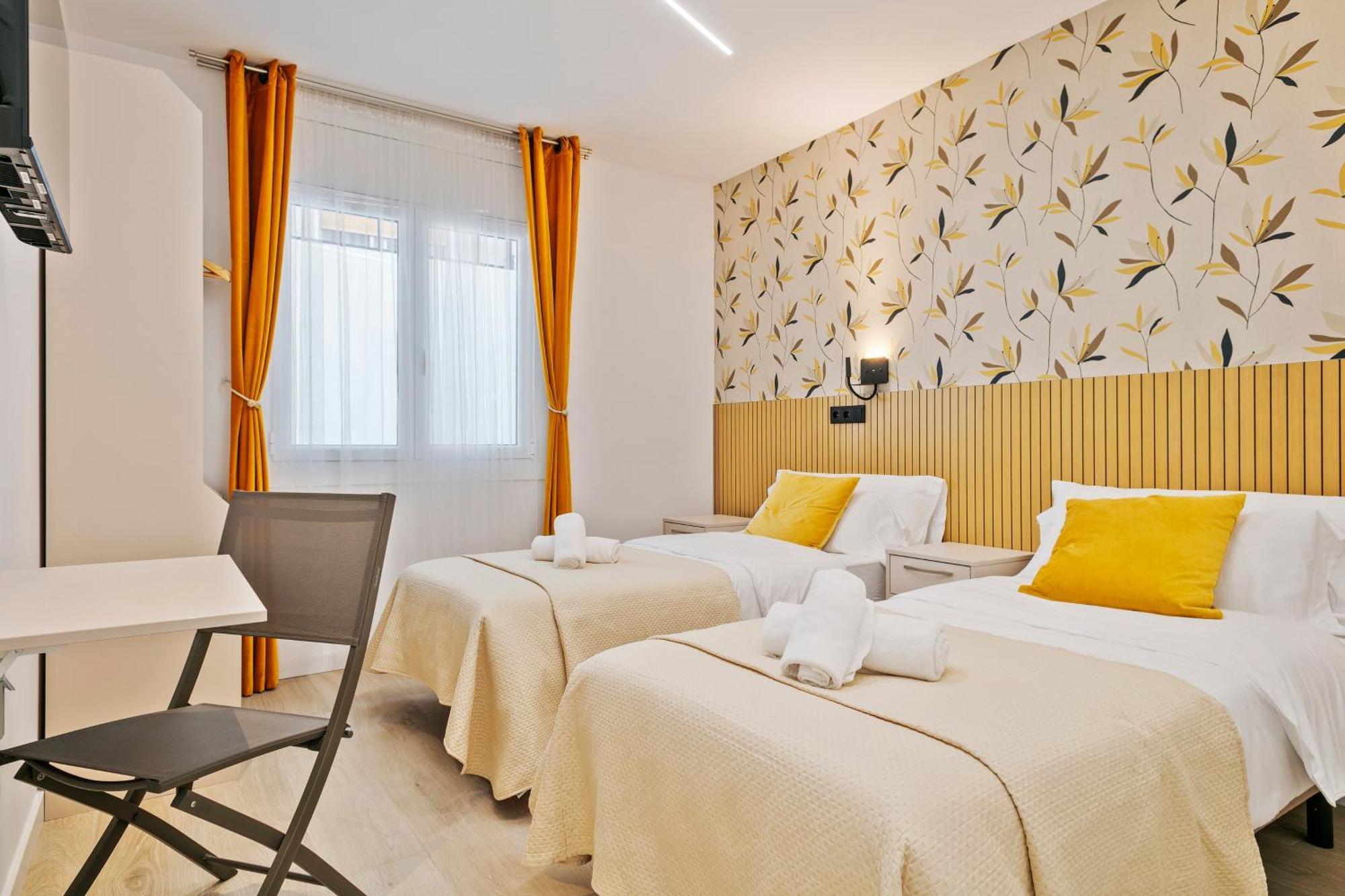 Boutique Plaza Catalonia Suites Cornella Cornellà de Llobregat Buitenkant foto